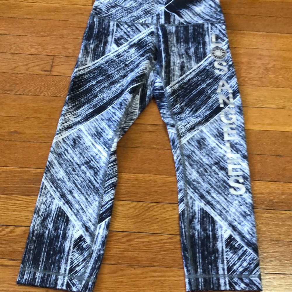 EUC SoulCycle lululemon Wunder Under Crop Sz 4